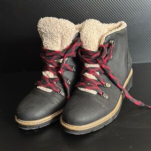 Dr. Scholls Black and Red Lace-Up Boots with Shearling Lining